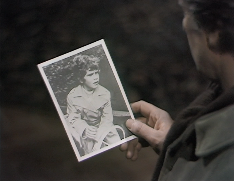 Knox considers the photo of Peter Grant that Abby shows him