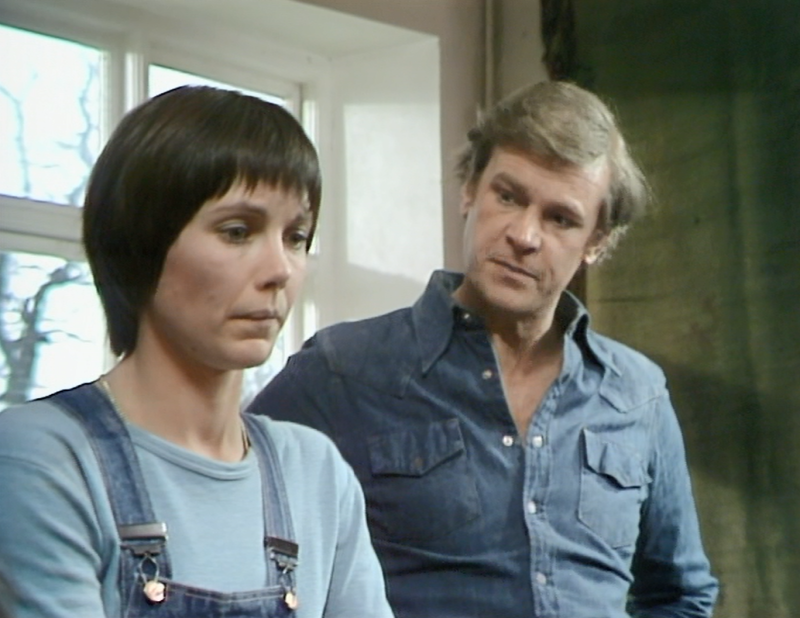 Jenny and Greg argue over the identity of possible suspects